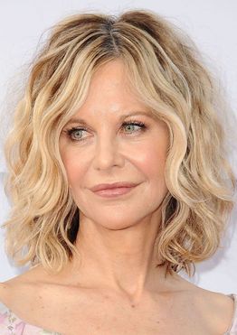 Read more about the article Wavy haircuts for older women